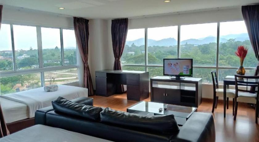 The Living-hills Hotel